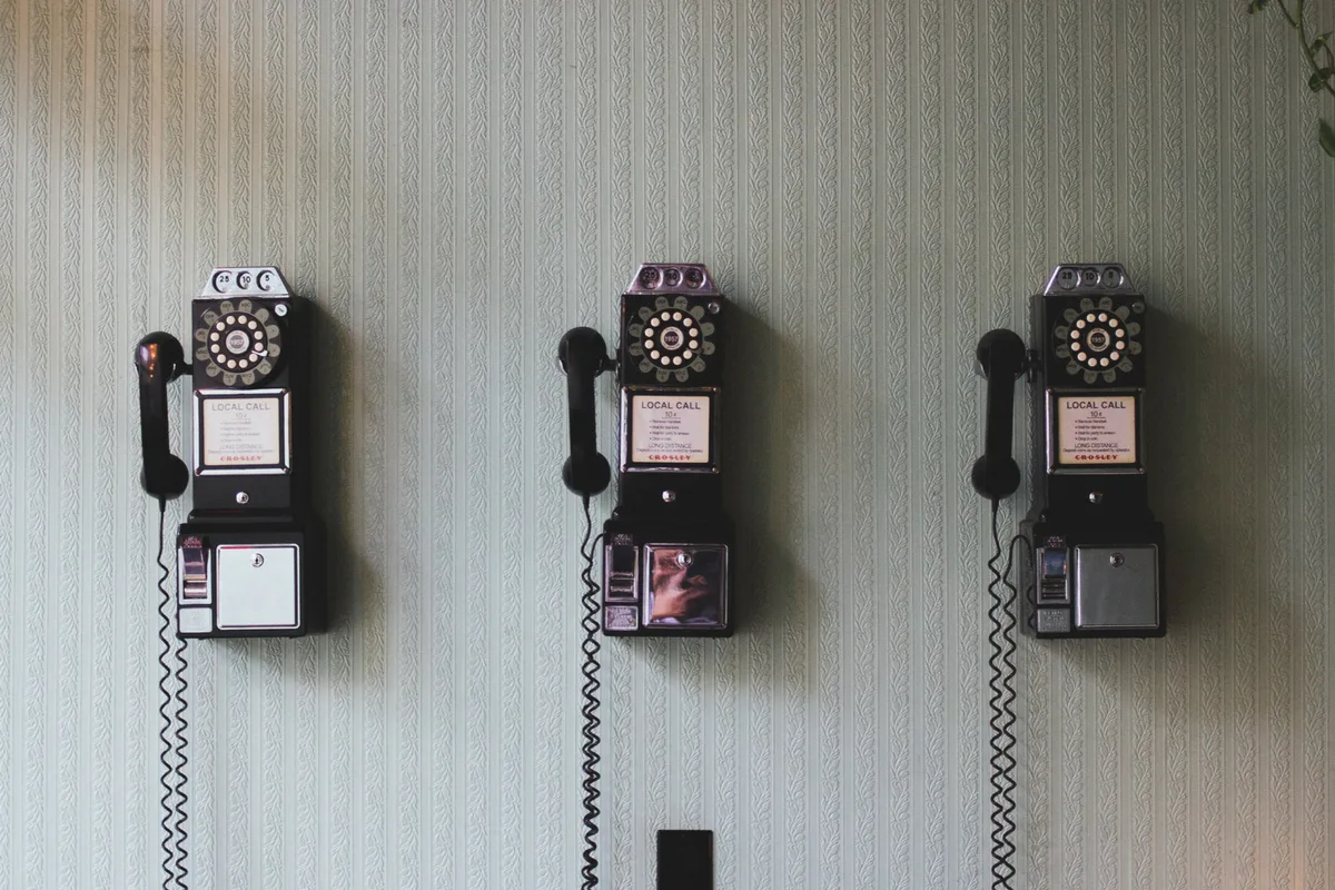 How Secure is your Messaging App? 7 Questions and 4 Examples